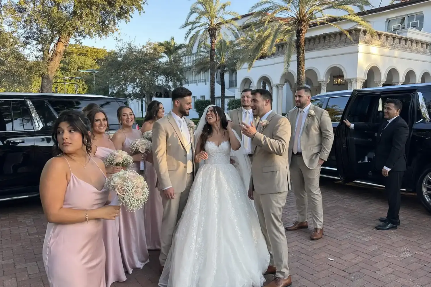 wedding-group-arrival